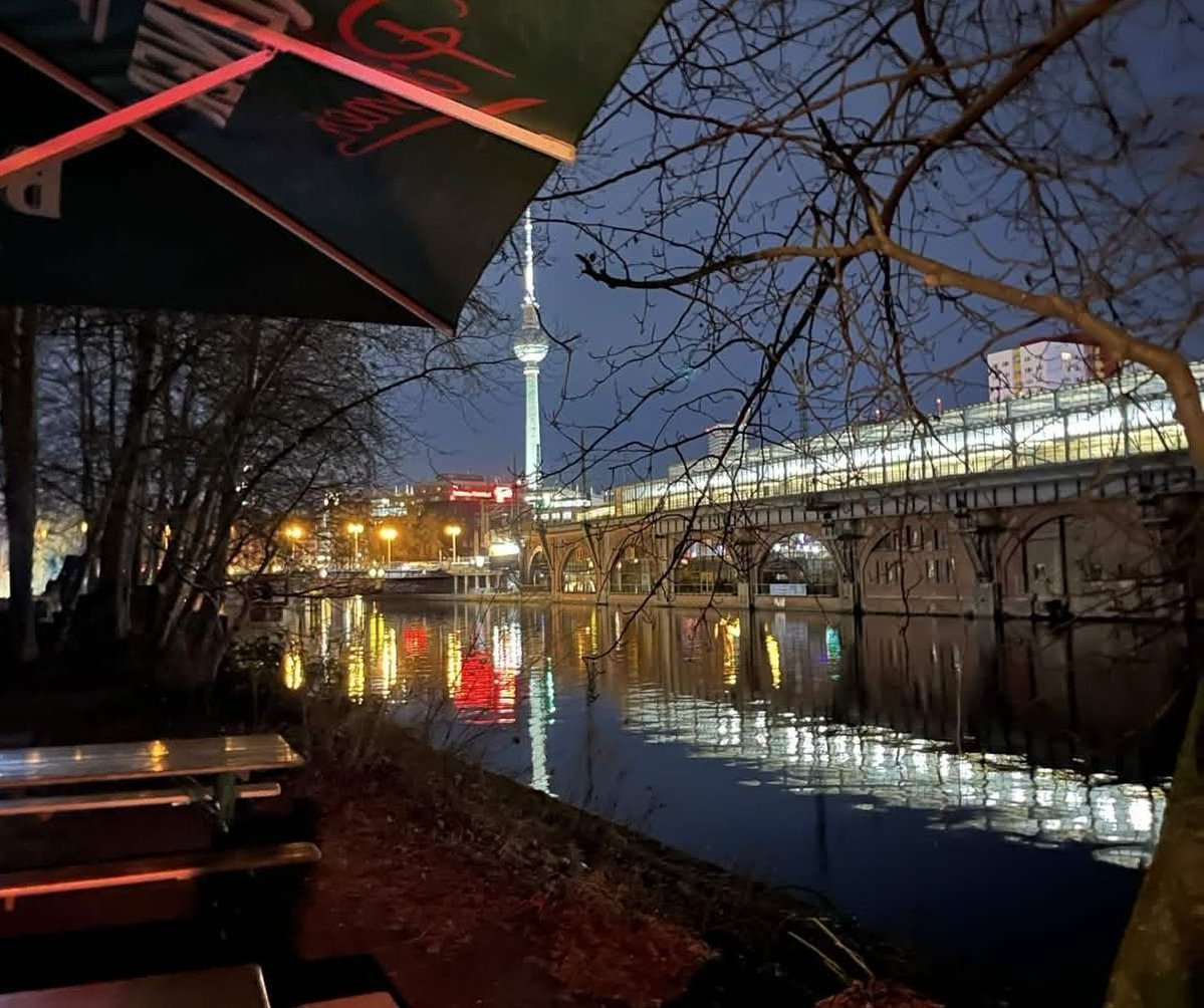 Internet Archive tweet media