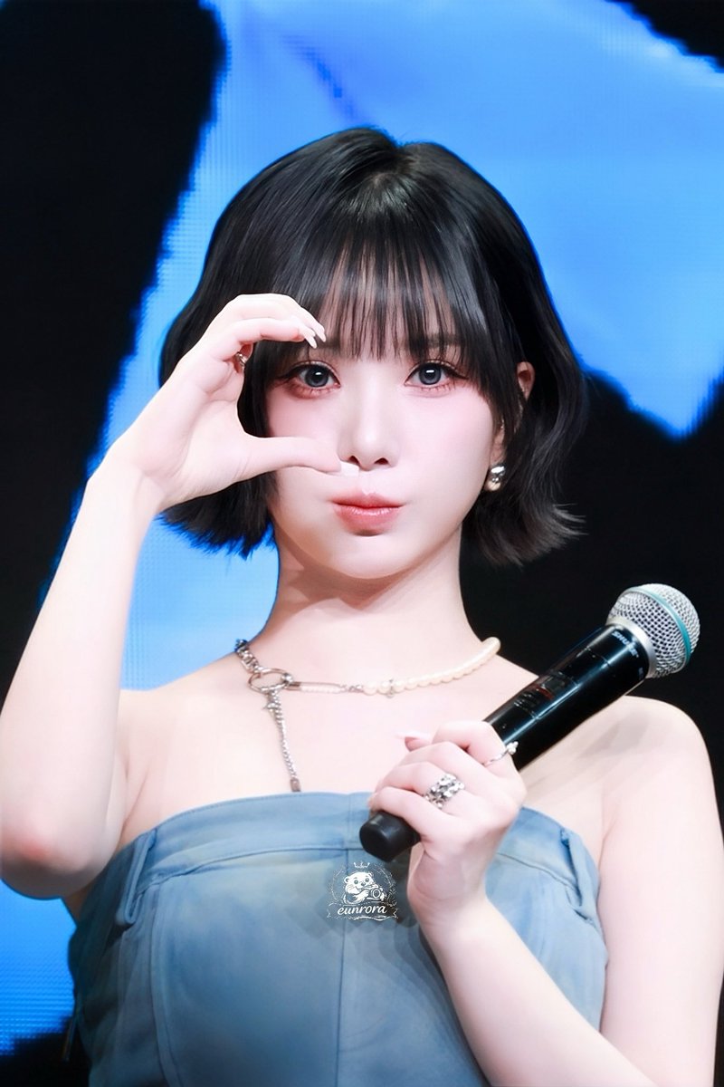 eunrora30's tweet photo. 260328 항저우 팬미팅 Hangzhou

🐰

#비비지 #VIVIZ #은하 #EUNHA
@VIVIZ_official https://t.co/ohhDG2xE9K