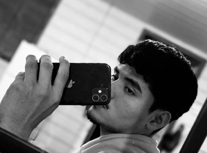 tinha que ser o Google fotos pra ter essa foto , OLHA NÉ DAN ,DAN ÔH LUCASS CACHORRO KKKKK(NEM GOSTOO