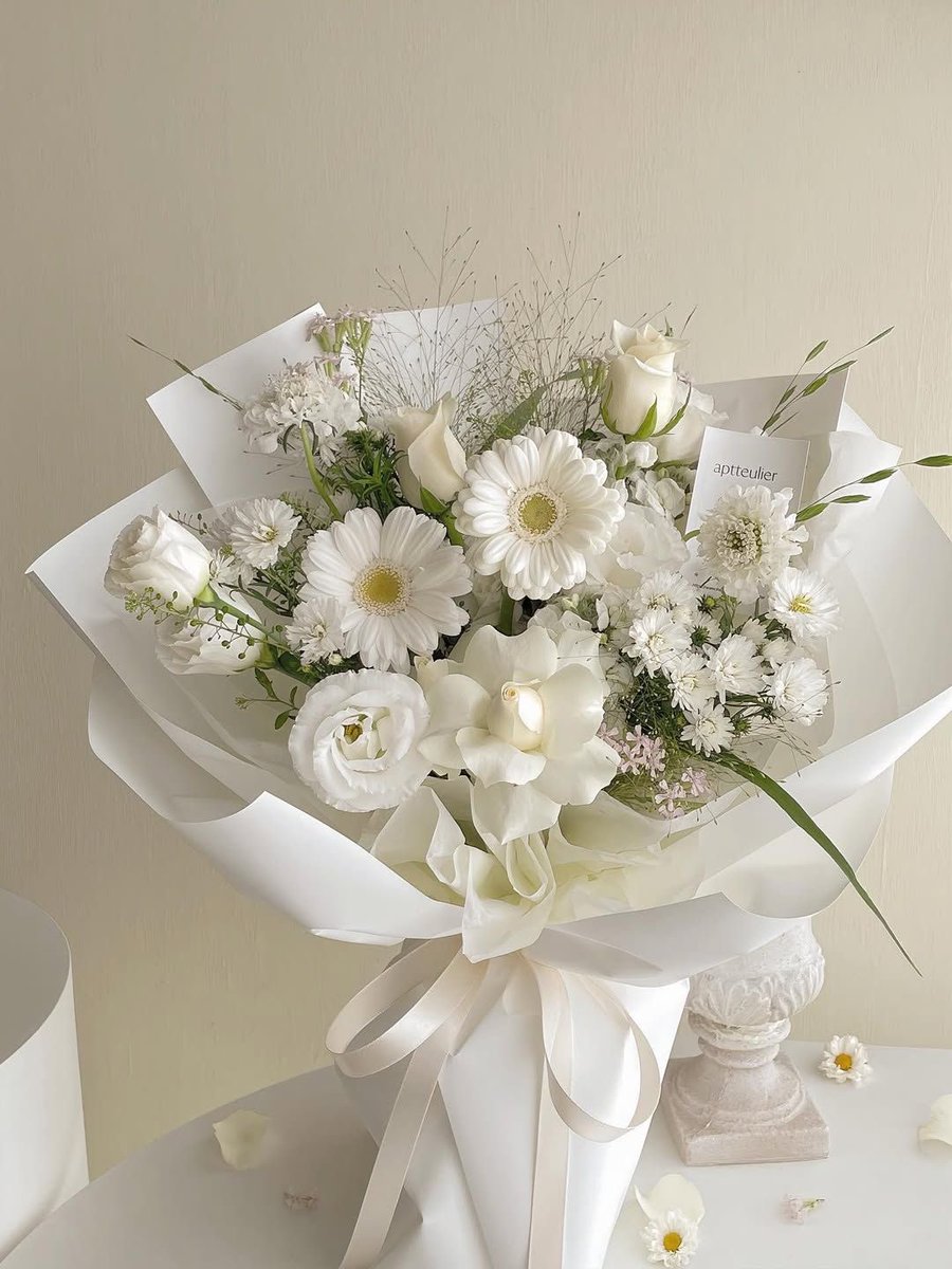 rosesewo's tweet photo. @sweettchaaoss @jeratnikmat Congratulations on your wedding!
Wishing you both endless happiness and a wonderful life together! https://t.co/WshSOQOTGH