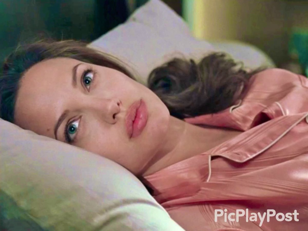 angelina tweet media