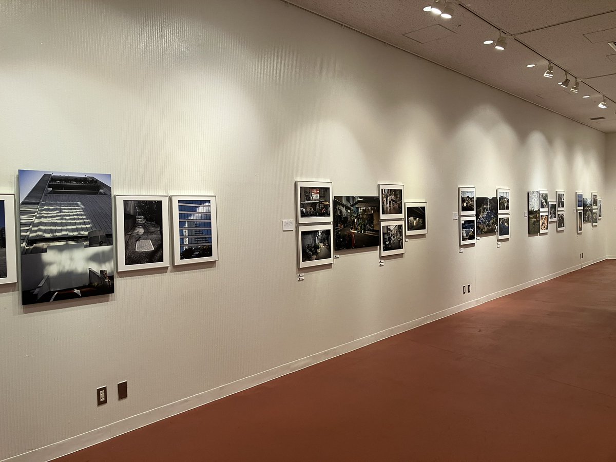 GENKEN_PHOTO's tweet photo. 入江ゼミ展「共生」が始まっています。組み写真で展示された作品の数々。それぞれのストーリーをご覧ください。#東京芸術劇場アトリエウエスト　#写真展 https://t.co/j9A5zgBkK2