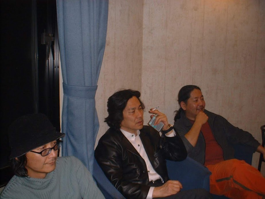 koronta33's tweet photo. 2006年4月6日。新●月コンサート直前ランスルーリハが行われました。
リハーサル後の新●月メンバーとサポートメンバー小久保隆さんです。
#新月 #花本彰 #北山真 #津田治彦 #鈴木清生 #高橋直哉 #小久保隆 https://t.co/aERZBbLBNh