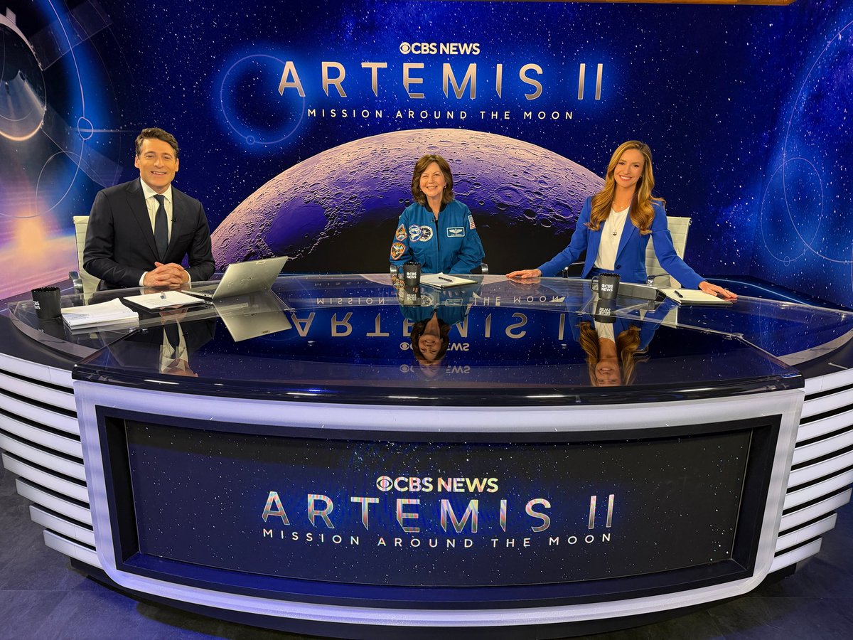 KristinFisher's tweet photo. Humanity is so back. We’re a moon-faring species once again, y’all. 

Such a treat to spend it with the legendary CBS News space team @cbs_spacenews @MilesDoran @ginasunseri @tonydokoupil @Astro_Cady and Mark Strassman https://t.co/6g4oKRC2ei