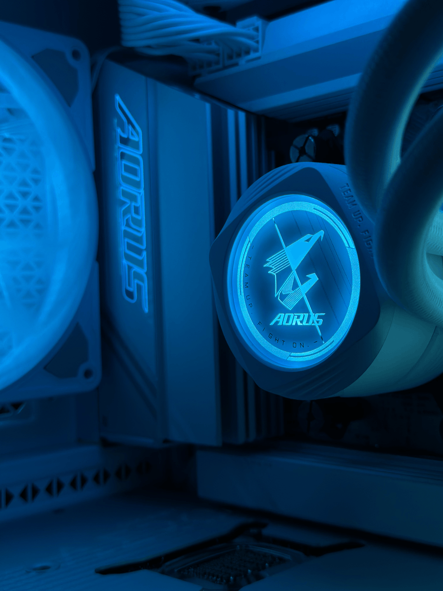 AORUS_NA's tweet image. Check out our Frieren inspired setup! How did we do?

featuring the AORUS SUPREME 5 PC + MO27Q28GR OLED monitor

Drop a 🩵 if you're a fan

#Frieren #GamingSetup #GamingPC #OLEDDisplay #Gigabyte