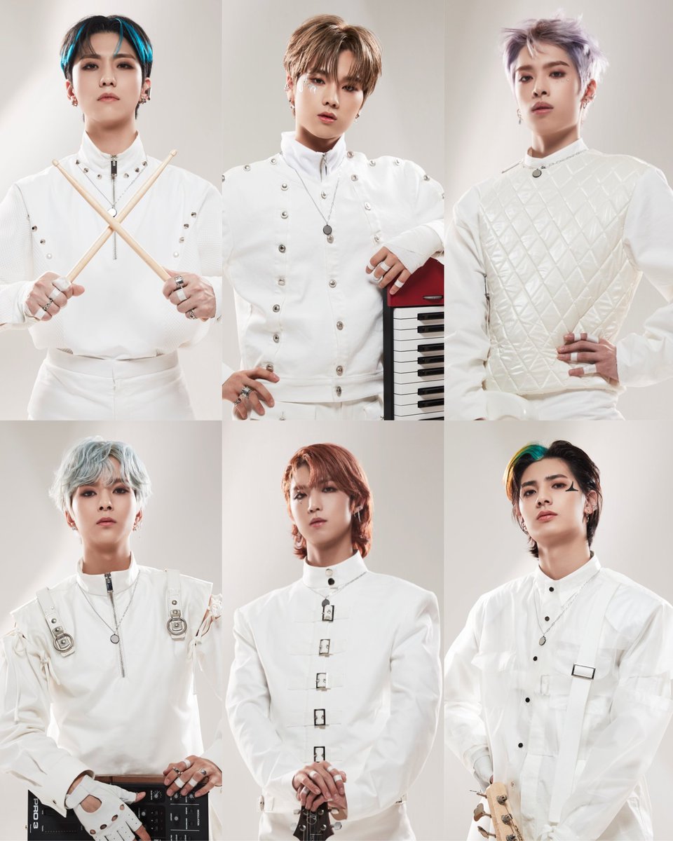 gaoncrumbs's tweet photo. you are                                           doesn't matter,
not a hero                                     they are still singing https://t.co/tPieuQjTnE