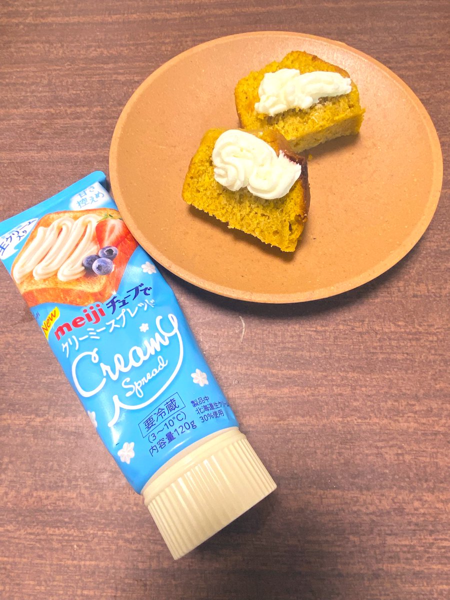 salt0302's tweet photo. パウンドケーキにクリームを添えてみました！チューブだと使いたい時に使いたいだけ使えて便利だな🎂💗
#プロモーション
#明治から提供いただきました
#RSP113に参加しました
#サンプル百貨店
＃チューブでクリーミースプレッド
＃明治チューブでクリーミースプレッド https://t.co/Sg0SDAb1nu
