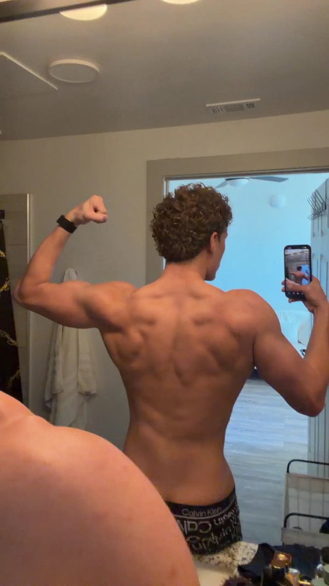 YourOnlineDaddy's tweet photo. Sending nut vids dm meee https://t.co/VkZ58thayG