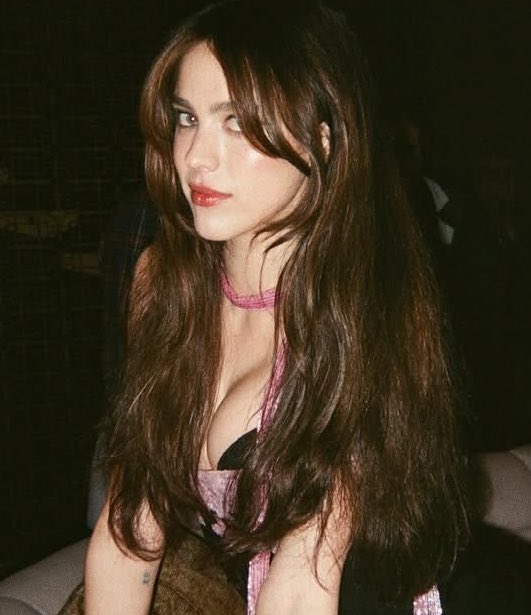 felicity tweet media