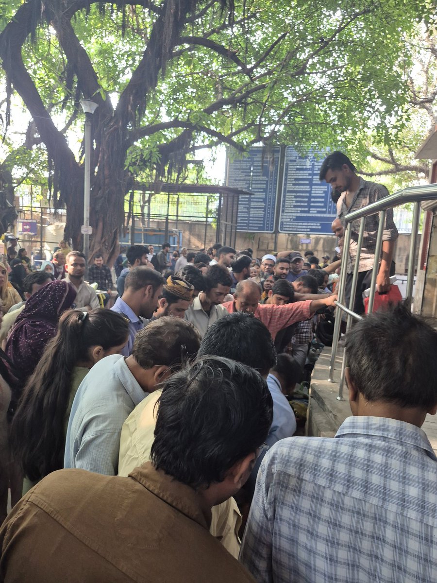 jitendermarket's tweet photo. Sushruta Trauma Hospitl Delhi Civil Lines Delhi mismanagement in hospital. This is the opd in this hospital.
@DelhiGovDigital @BJP4Delhi https://t.co/4XUFUGwGnu