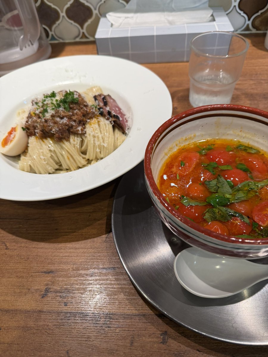 Dtyk3K's tweet photo. 麺創房LEO
天然塩とトマト🍅とラグーつけ麺
一度に３回楽しめる。 https://t.co/pAtjFcjlWG