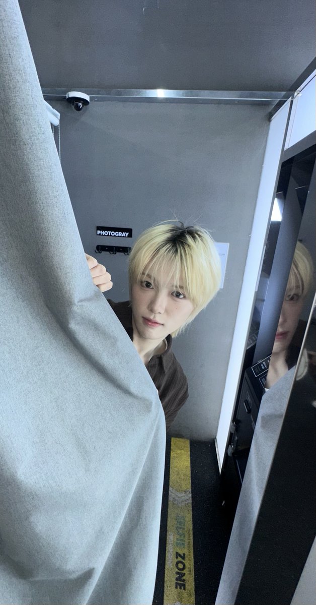 idntt_cosmo's tweet photo. 찰칵 📸

#idntt #아이덴티티 #アイデンティティ
#yesweare #김성준 #kimseongjun https://t.co/NmQoPn5rNW