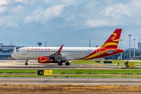 财新News tweet media