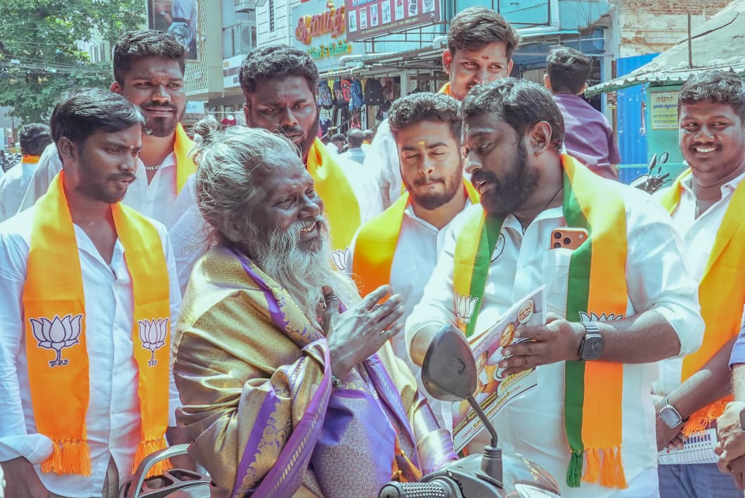 SuryahSG's tweet photo. Engaged in an intense election campaign today in the Raj Bhavan constituency for the Puducherry assembly elections, supporting @BJP4Puducherry State President Thiru.@RamalingamMla. The phenomenal response from the people makes it evident that the NDA will surely form the government again.

இன்று புதுச்சேரி சட்டமன்றத் தேர்தலுக்காக, பா.ஜ.க மாநிலத் தலைவர் திரு.VP ராமலிங்கம் அவர்கள் போட்டியிடும் ராஜ் பவன் தொகுதியில் தீவிர வாக்குச் சேகரிப்பில் ஈடுபட்டோம். பிரதமர் திரு.@narendramodi அவர்களின் நல்லாட்சி தொடர, தேசிய ஜனநாயக கூட்டணி இரண்டாவது முறையாக புதுச்சேரியில் ஆட்சி அமைக்கும் என்பது மக்களின் ஆதரவில் இருந்து தெளிவாகத் தெரிகிறது.

நிச்சயமாக இந்த முறையும் புதுச்சேரியில் தாமரையின் ஆட்சியே!