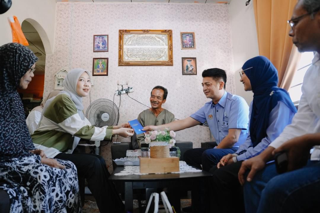 FaizFadzilNoor's tweet photo. LKIM Salur Bantuan Pengajian Kepada Anak Nelayan Cemerlang Dalam SPM.

🧵 https://t.co/uiFuUy0DdN