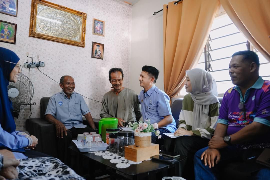 FaizFadzilNoor's tweet photo. LKIM Salur Bantuan Pengajian Kepada Anak Nelayan Cemerlang Dalam SPM.

🧵 https://t.co/uiFuUy0DdN