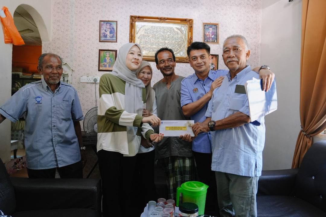 FaizFadzilNoor's tweet photo. LKIM Salur Bantuan Pengajian Kepada Anak Nelayan Cemerlang Dalam SPM.

🧵 https://t.co/uiFuUy0DdN