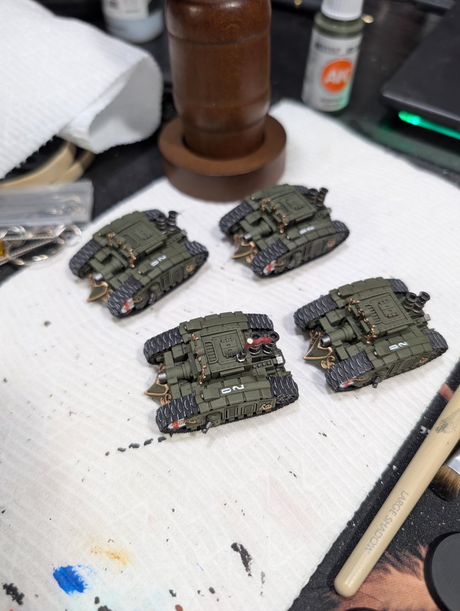 EFMinis's tweet photo. Some #armouredclash Crown minis I've been painting up, @warcradlestudio has done an incredible job of detailing these!  Also shoutout to @gtHobbies and @ebayminirescues for starting Goblin hobbies with their Stampin kit! https://t.co/GkDFnGQvUl