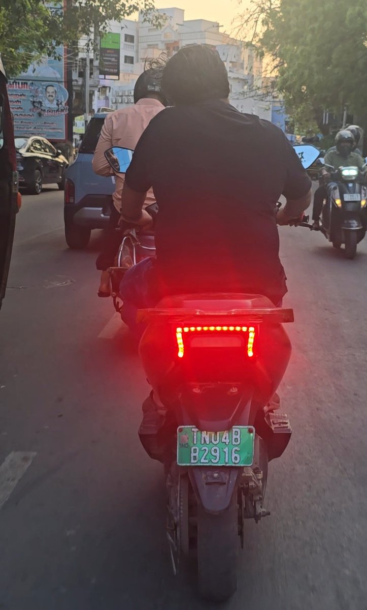 Traffic violation whistle blower tweet media