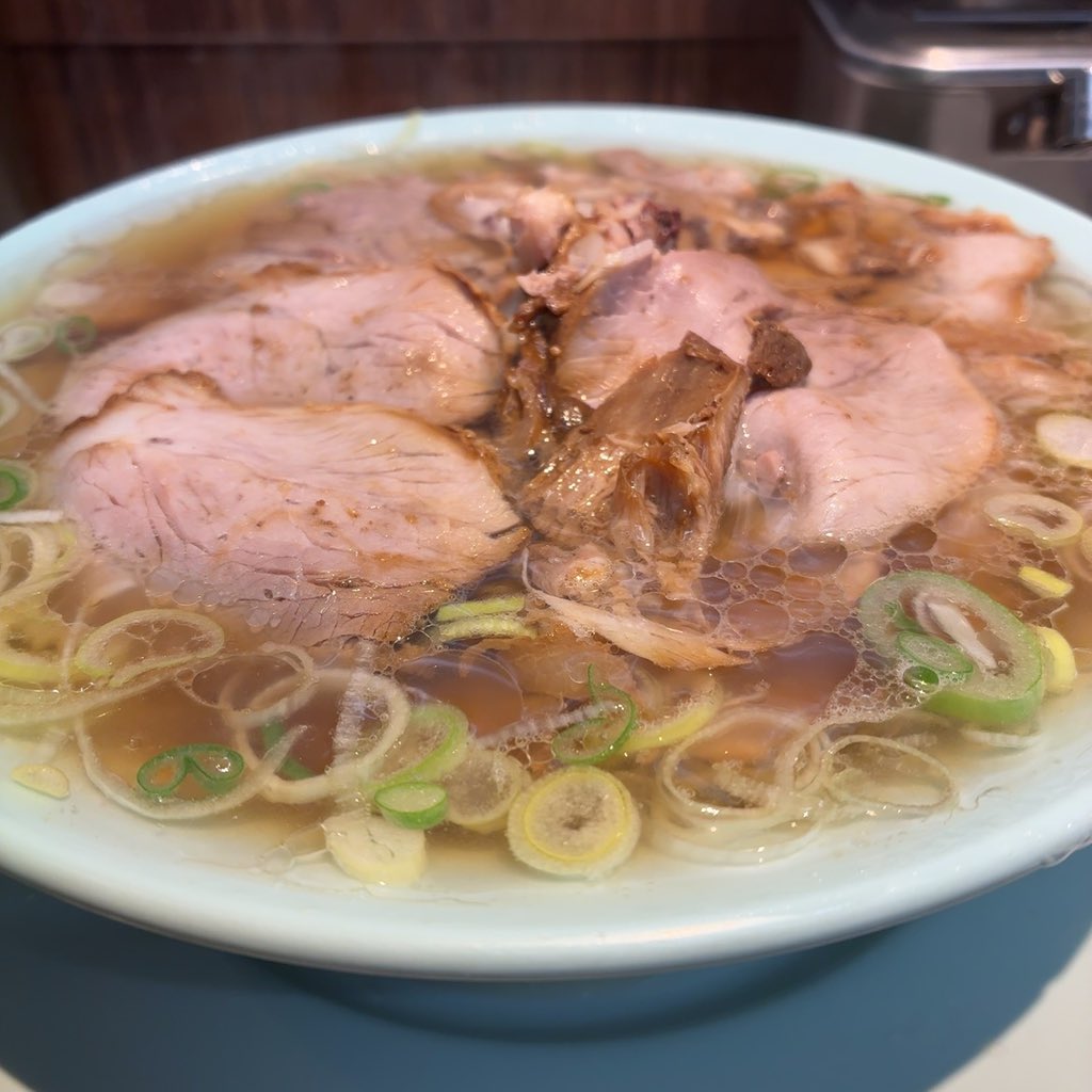 soybeans_greens's tweet photo. 川崎がこっそり朝ラーメンの聖地的存在になってる。
武松家、ずんどう屋、一蘭、ニューともちん、一番館、銀屋、リンガーハット、舎鈴。どこも朝から食べられるのでローテーションしてるだけでも飽きないわコレwww https://t.co/ykfnhyKNyX
