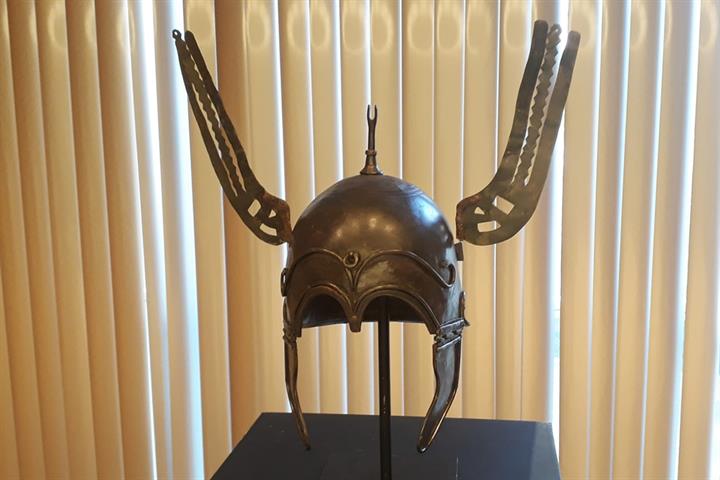 okaydrawboy's tweet image. I cannot figure out why these Iberian horned/winged helmets have these tiny puncture marks at the top of the horns/wings, what purpose does this serve? 

#iberia #history #helmet