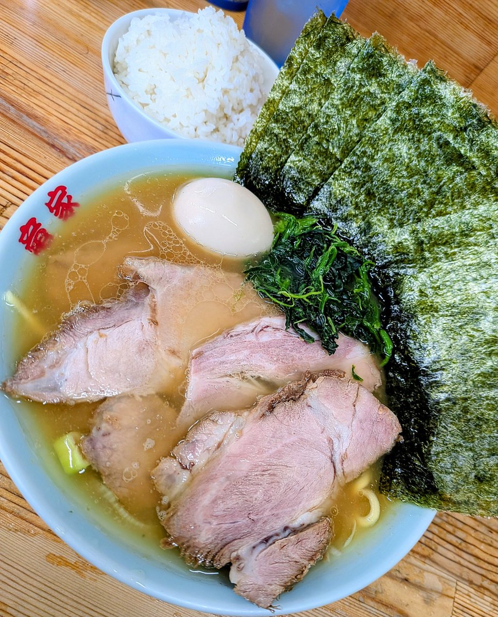 DonGodChairman's tweet photo. 今日の飯
【＃竜家 寒川】
🍜ﾁｬｰｼｭｰ海苔たまご￥1250
🍚ﾗｲｽ￥100   安くておいしい一杯！
海苔たまごTpは￥150でオドロキです
肉感の良いﾁｬｰｼｭｰと固めの炊き加減ﾗｲｽがここの好きなところ(๑˙❥˙๑)
#ラーメン #家系ラーメン https://t.co/ks0CrtpDw0