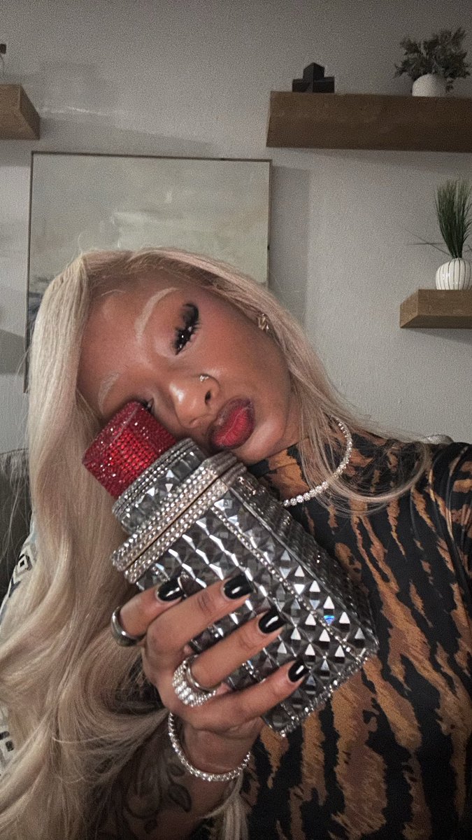 b_duhhhh's tweet photo. this look deserves more love. https://t.co/im6QrS8vTm
