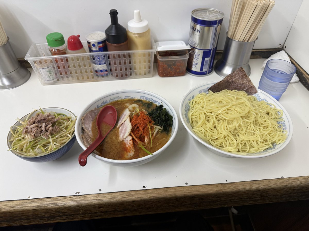 aosora2012's tweet photo. 本日のお昼は小金井市にあるつばき食堂さんへ
ここも定期的に食べたくなるお店なんだよねぇ
本日も美味しゅうございました♪
#小金井市
#つばき食堂
#つけ麺
#ネギチャーライス https://t.co/jGmH6e8Y1W