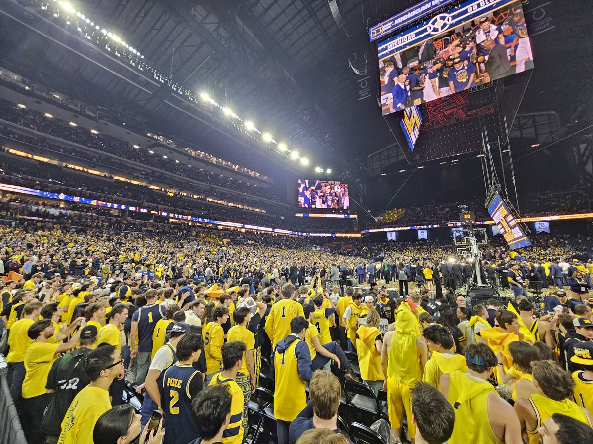 RobConnett1's tweet photo. Scenes from South Ann Arbor.

#NationalChampionship https://t.co/dSYluIscSB