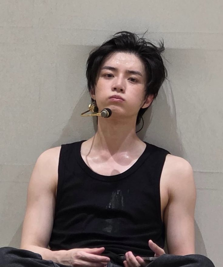 una ୨୧ tweet media