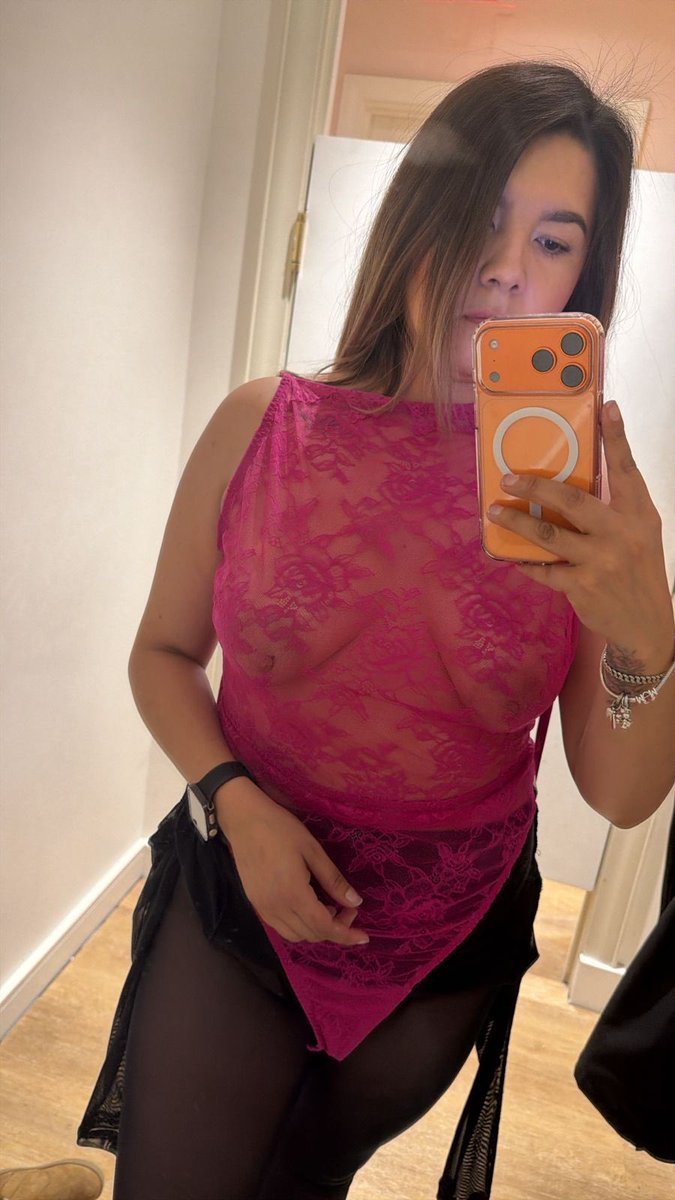 CDHotwife69's tweet photo. Probándome unos brasieres #hotwife #milf #victoriasecrets #pezones #niples #flashing #publicflashing #nude #puta #sexy 🔥😈🍍🍆🫎😎🍑🤟🏼 https://t.co/8bbDzGRUld