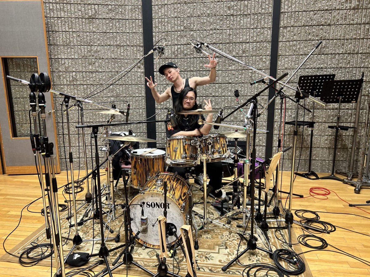 drums_com's tweet photo. 朝からゴリッゴリのドラム録ってきた🥁⚡️フルマラソンしたみたいwww
初めての作家さんとご一緒させてもらう時は緊張するけどドラム気に入って貰えて良かった‼️曲めっちゃカッコよかったです✨ドリモンの作家さんすげー🔥

#ASPR #LERNI #SABIAN #SONOR https://t.co/noqHXIBznU