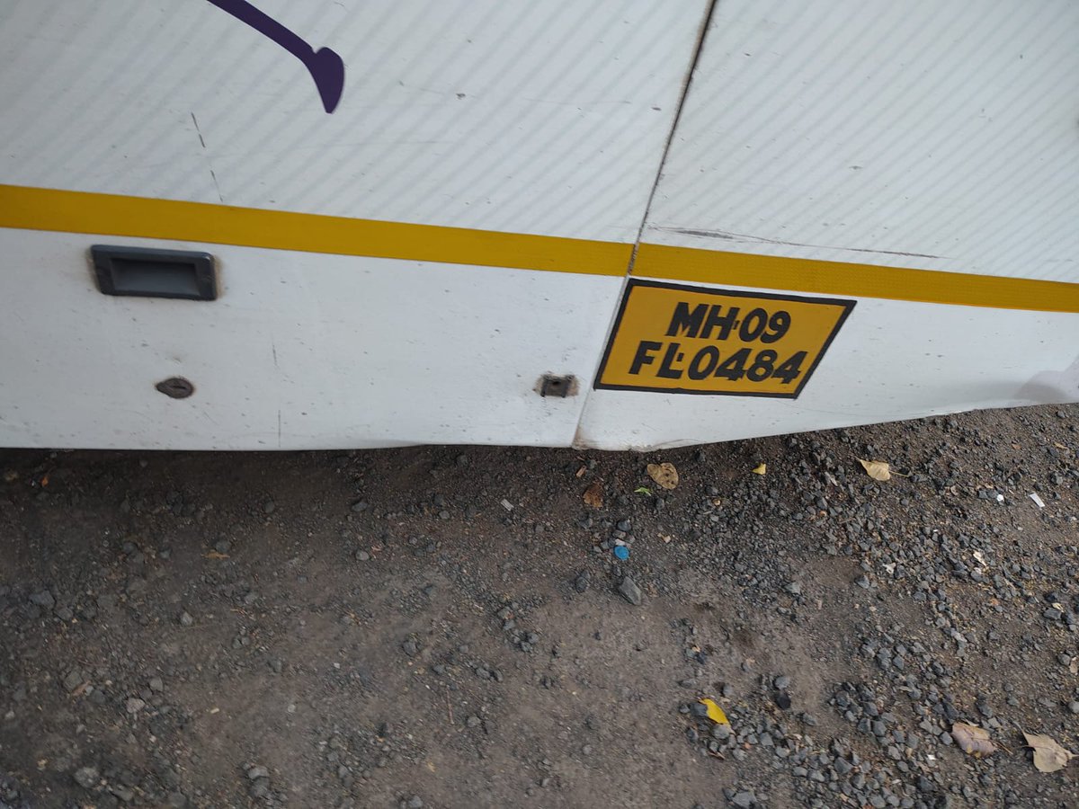 shubhamsrathi01's tweet photo. Ajanta Caves to parking: Paid ₹250 cash for 10 passengers (₹25 each) as online payment was refused. Conductor did not issue tickets and said he’d give them later—not provided. Incident on 5 Mar 2026 around 5:45 PM. Bus number attached.@msrtcofficial https://t.co/3dKnVv32sD