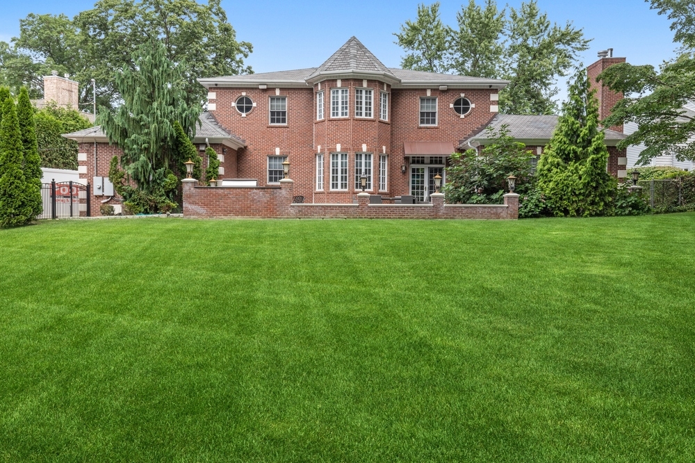 ABNewswire's tweet image. Real Estate Listing Agent in Roslyn, NY, Observes Continued Buyer Shift Toward Suburban Queens and Nassau dlvr.it/TRvXmV #BuildingConstruction #HomeGarden #ProfessionalServices #RealEstate