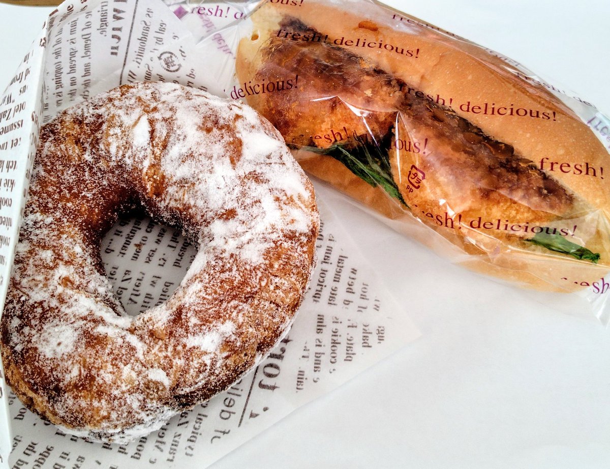 yotikazu's tweet image. 今日のお昼は超久しぶりにアルティジャーノのパン🥐

コロッケパン
生ドーナツ

大きなモチモチのドーナツ美味しかった😋

それにしても今日は寒すぎる🥶
#金沢 #パン