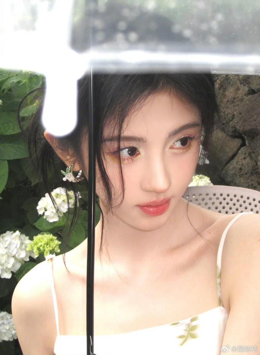 LEes_ye's tweet photo. 인생이 힘들면 미녀를 보세요 힘나요. 
쥐징이 사랑해를 외치며 https://t.co/LTCp8vvsLh