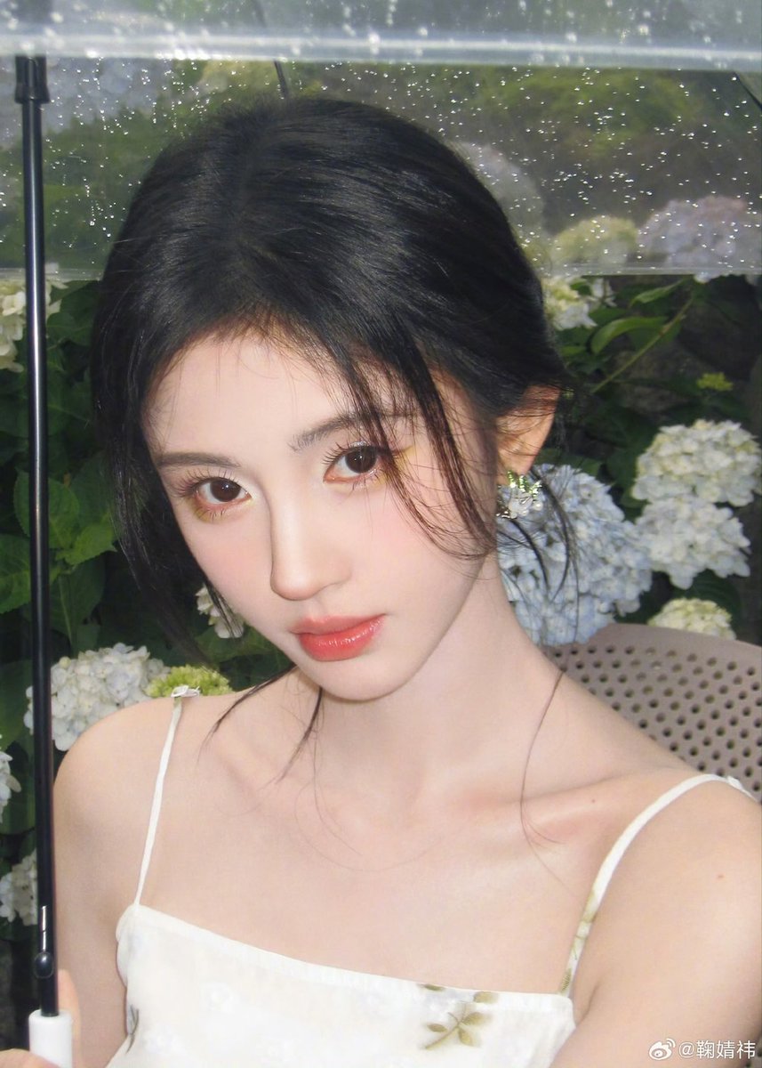 LEes_ye's tweet photo. 인생이 힘들면 미녀를 보세요 힘나요. 
쥐징이 사랑해를 외치며 https://t.co/LTCp8vvsLh