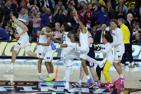 Bucknuts247's tweet image. #Michigan out-muscles #UConn to win the national championship.
247sports.com/college/ohio-s…