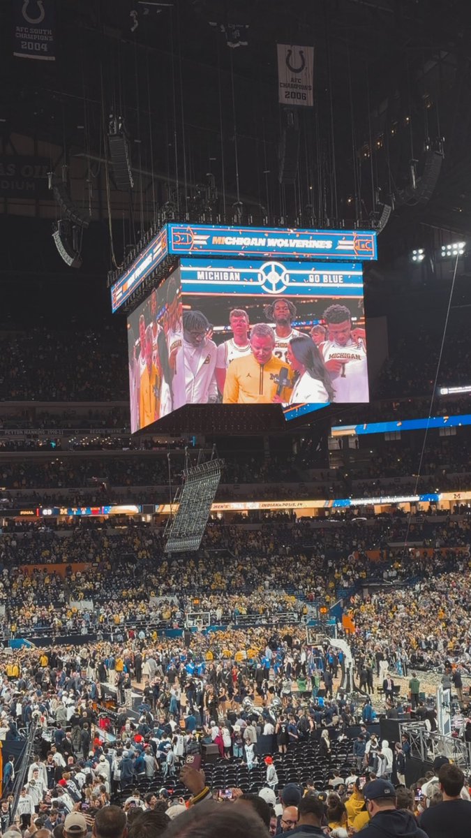 GrantBarrett23's tweet photo. Championship Monday 🏀#FinalFour https://t.co/AC6qHnrsWB