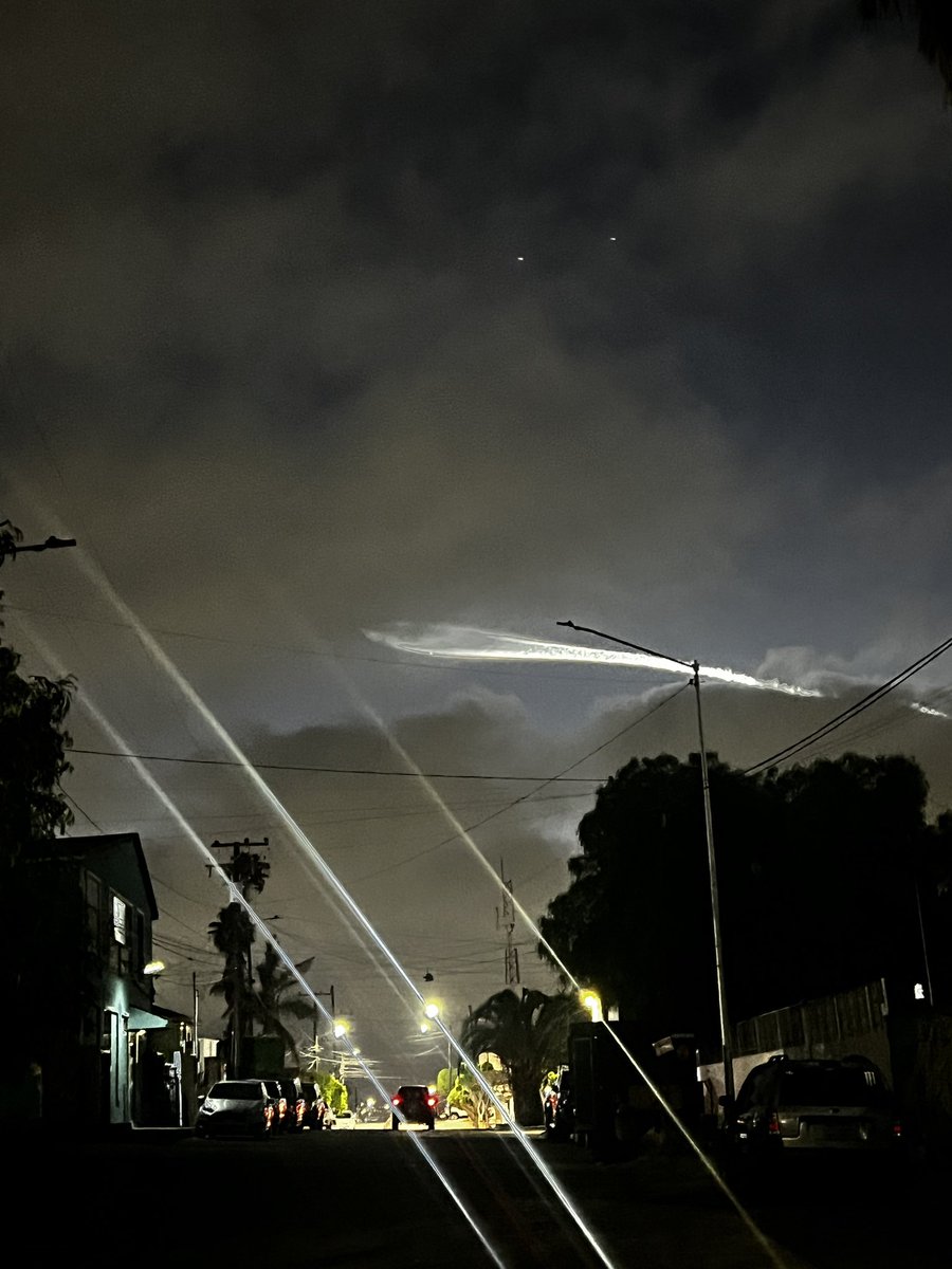 midjis's tweet photo. Siempre es un disfrute visual el ver estos lanzamientos de @SpaceX y @elonmusk https://t.co/paQQhDy2Od