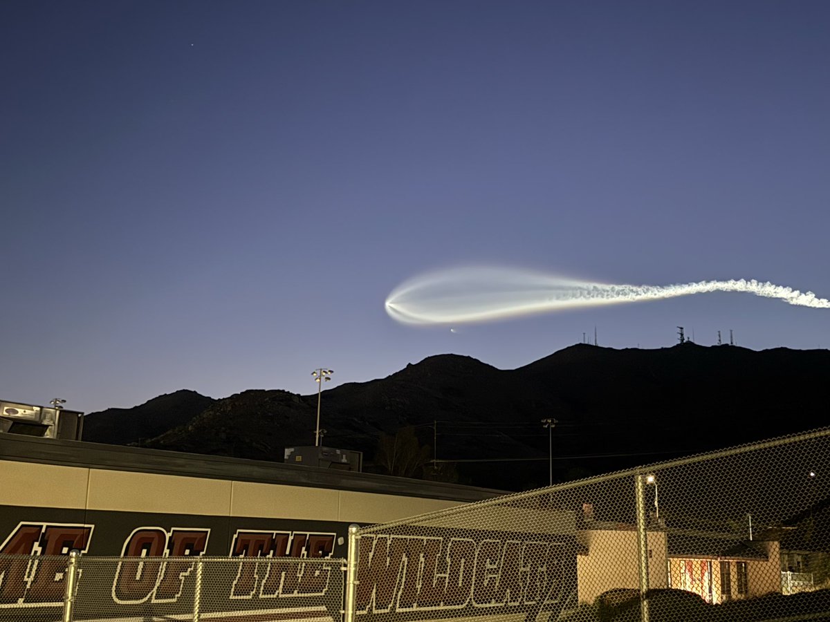 Muntather1980's tweet photo. @SpaceX  falcon 9 socal. https://t.co/1JVTmaLweU