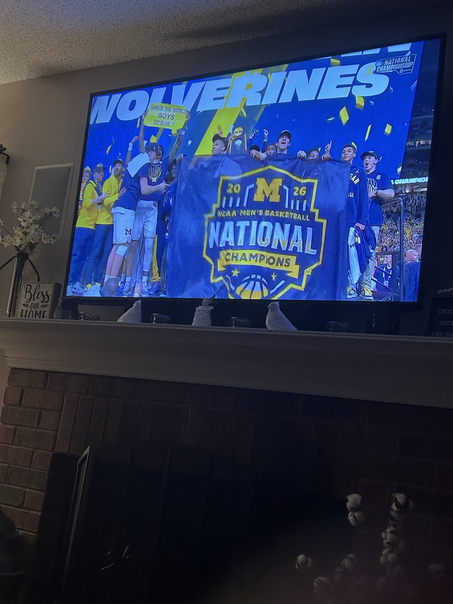 JRBerry9597's tweet photo. Hail To The Victors!  Go BLUE!!! https://t.co/qvYbhnRc2U