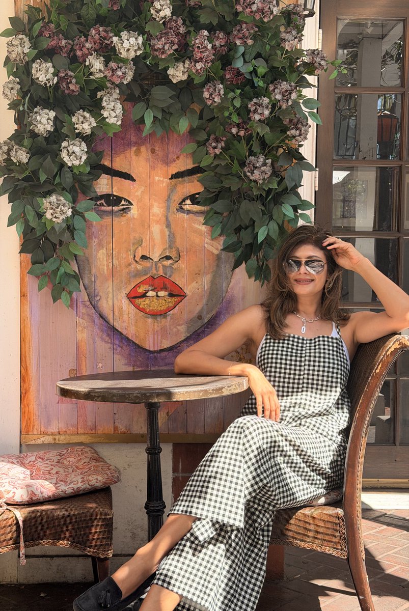 iampoojabatra's tweet photo. Out &amp; about in West Hollywood. #weho #Losangeles https://t.co/CLzNq5qIru