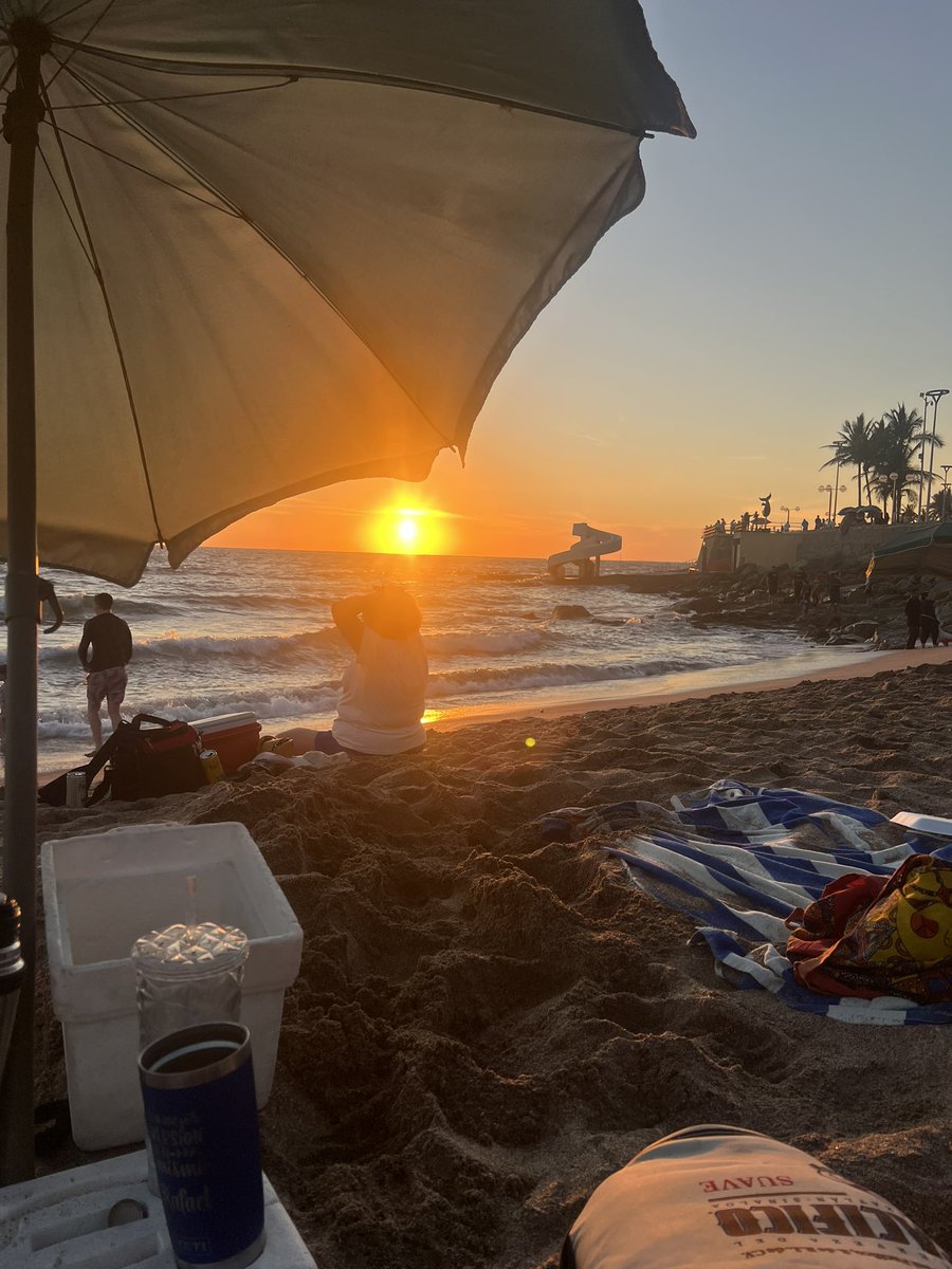 ı̣ǝɹı̣ʞ tweet media