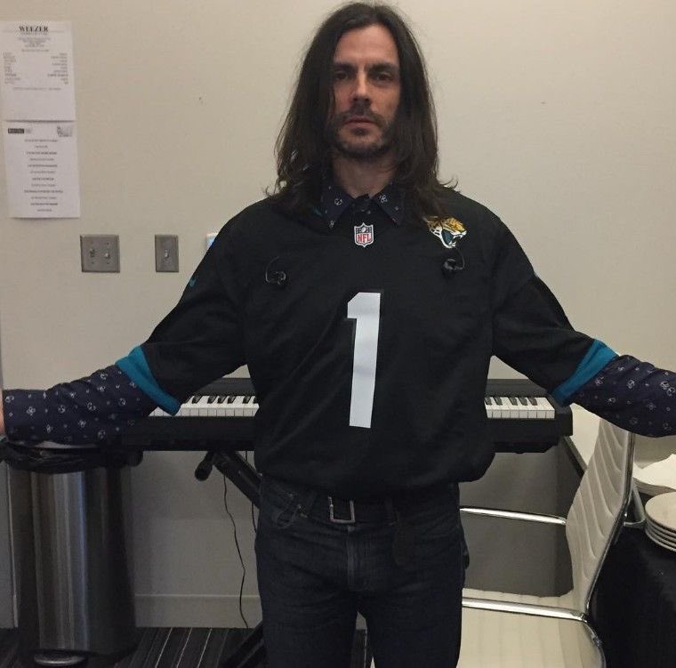 : ̗̀➛ brian bell daily ✧.* tweet media