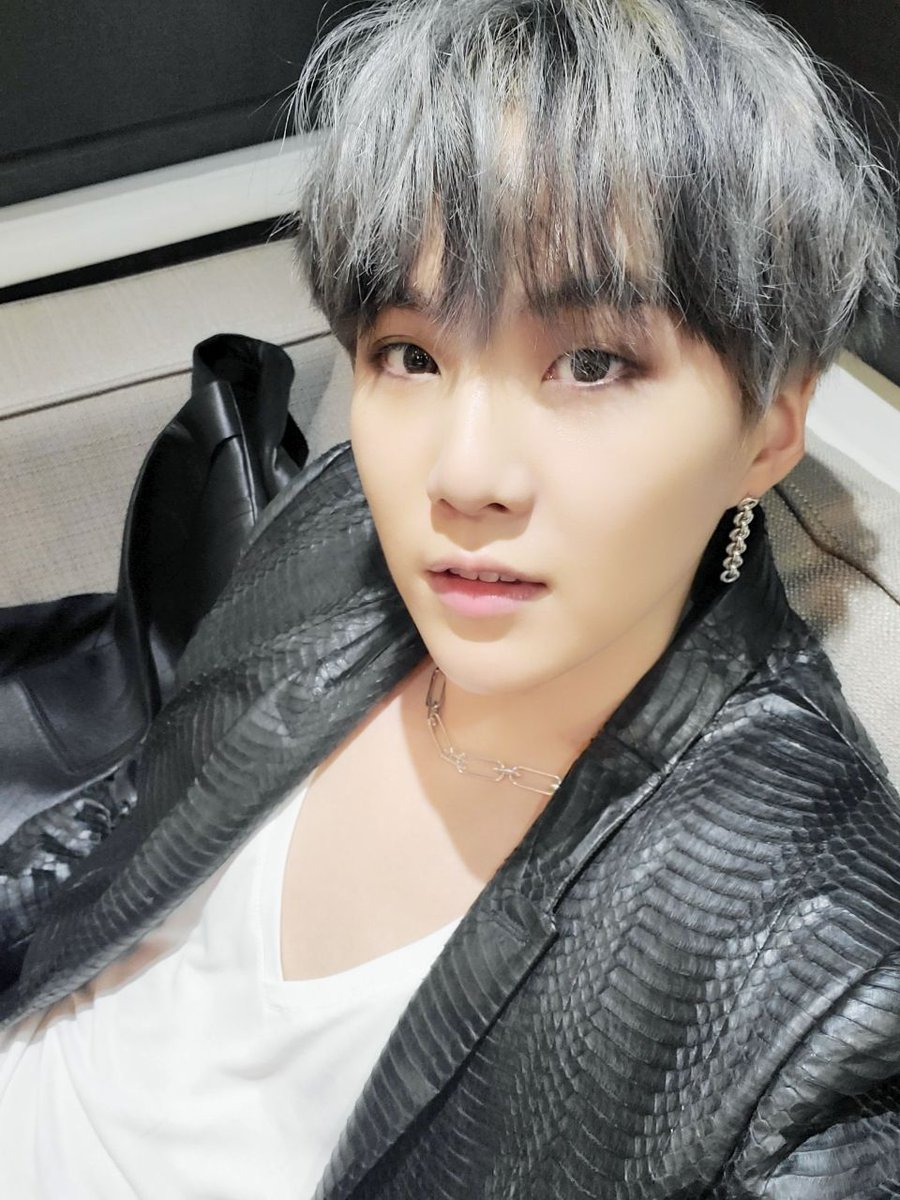 daily yoongi selca ⟭⟬⁷ tweet media
