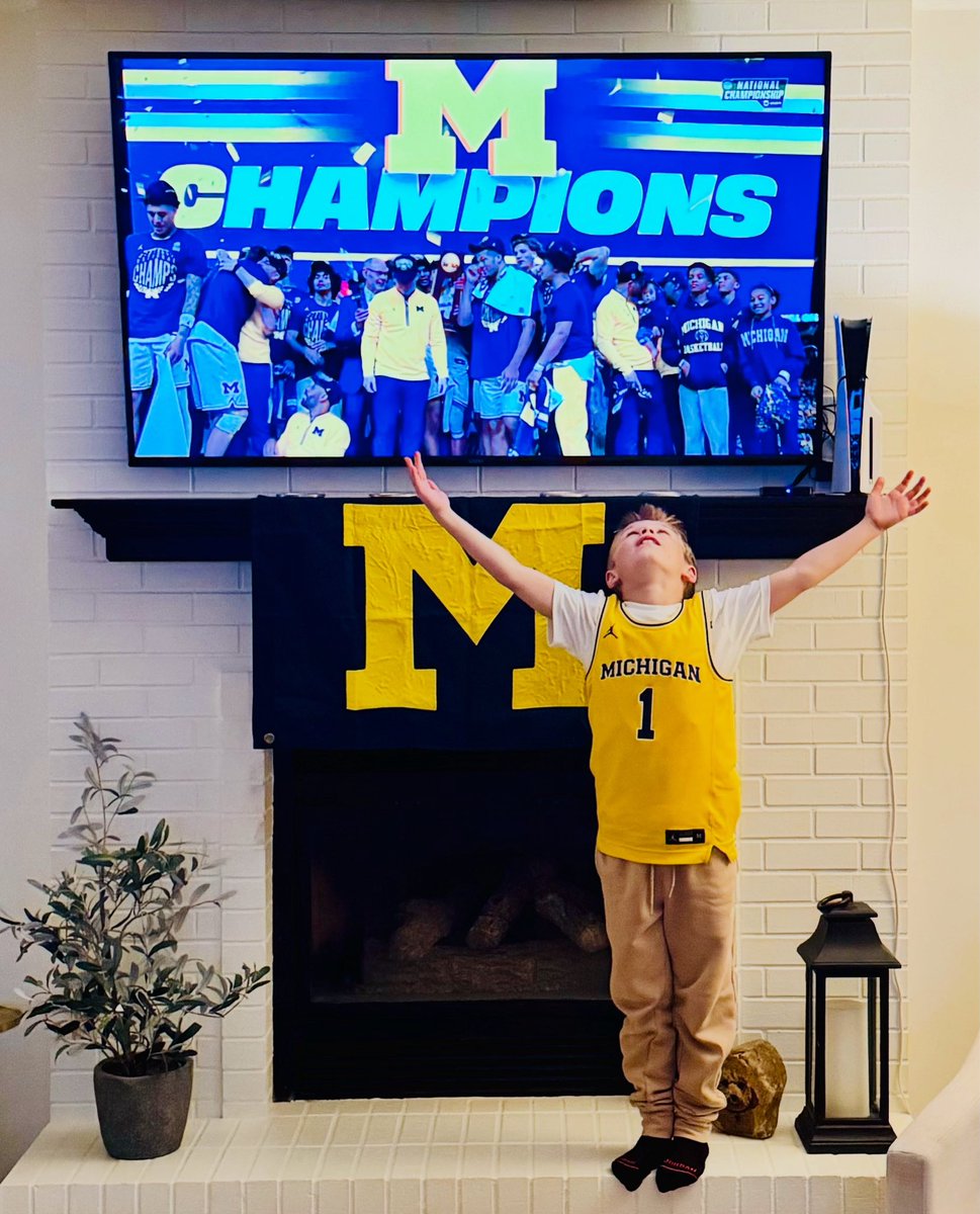 mjfdds's tweet photo. GO BLUE!!! 🏀🍺〽️ #GoBlue #MakeYourFouls cc: @notthefakeSVP @StanfordSteve82 https://t.co/V4jdSnO07o