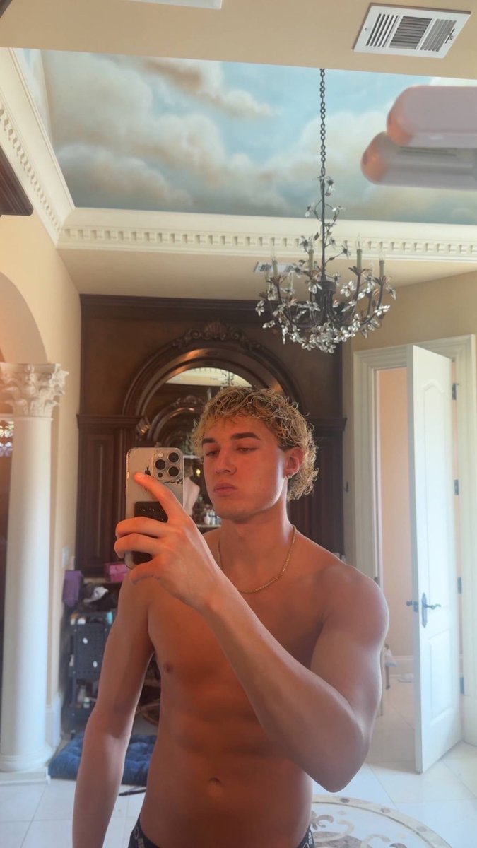 YourOnlineDaddy's tweet photo. Who can make me nut https://t.co/XgO4NoH9pO