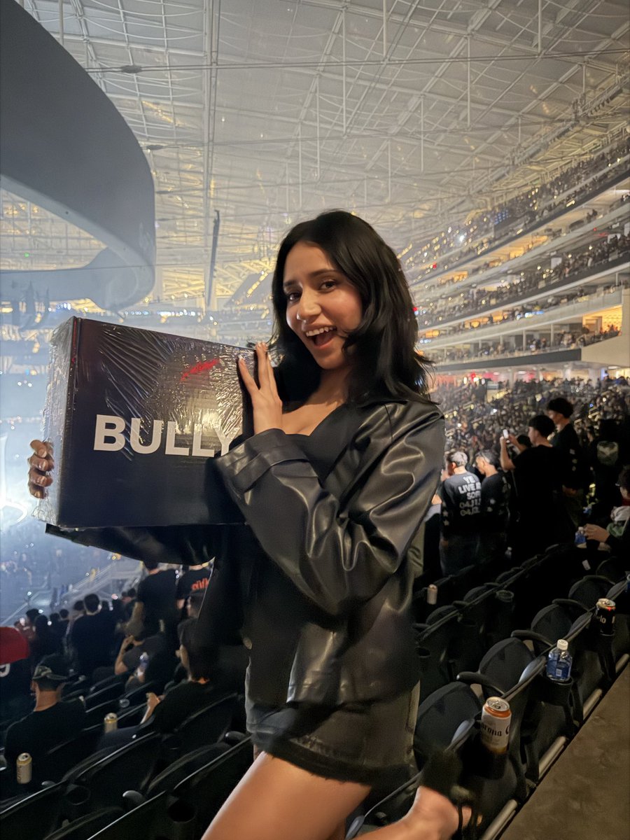 darleane tweet media
