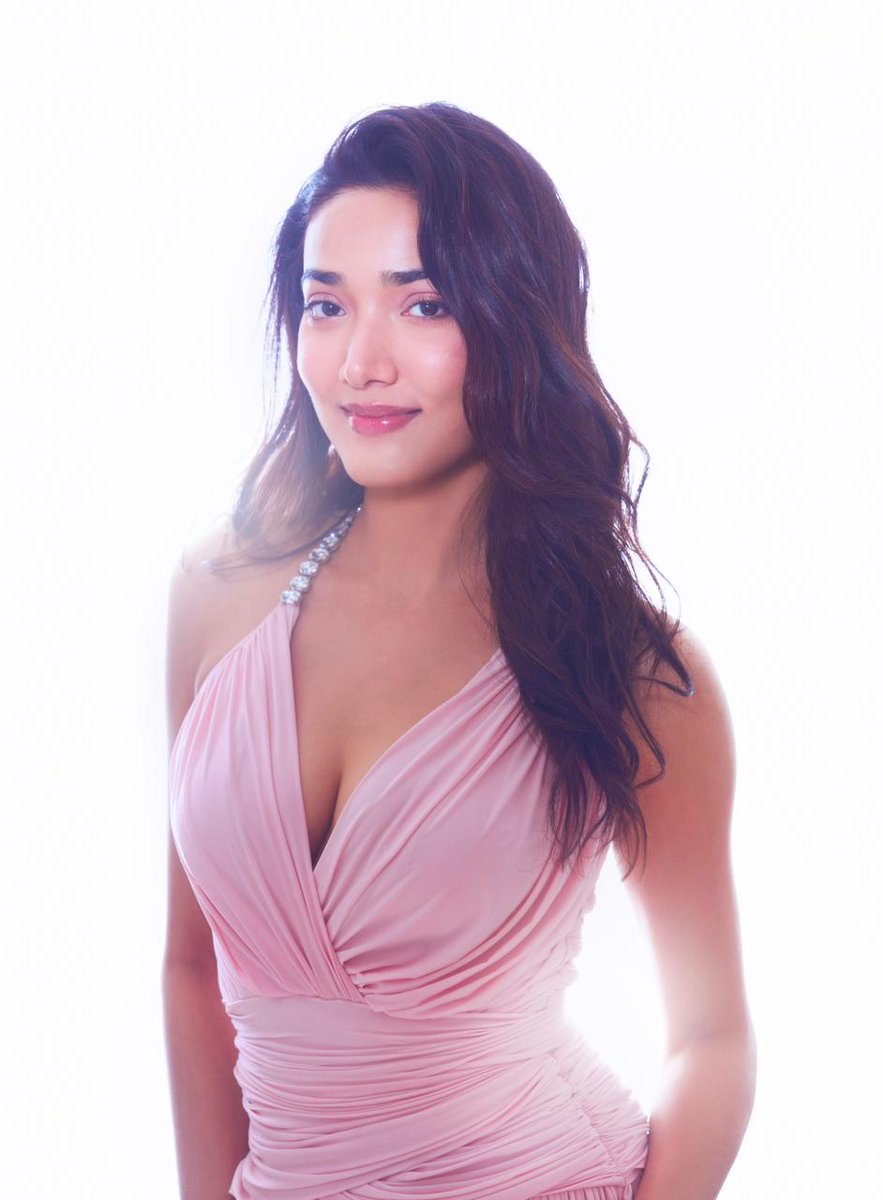 filmfare's tweet image. #MedhaShankr looks radiant as ever in a classic ensemble. ♥️

#FilmfareFashion #Celebs